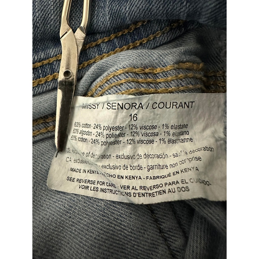 Gloria Vanderbilt Women's 16 Capri Jeans Light Wash Slimming Effect Button Hem - Picture 7 of 9